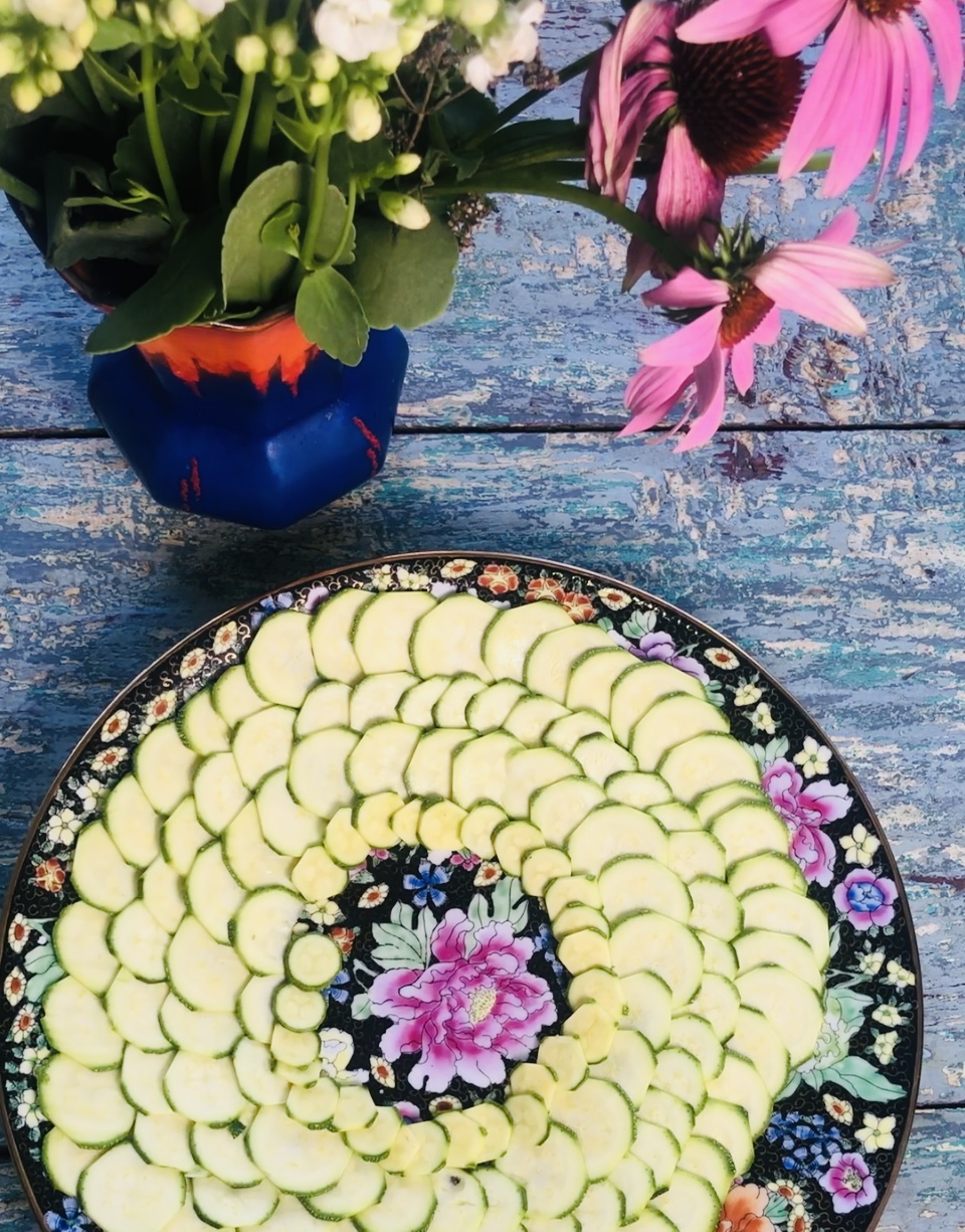 Vegan zucchini-Carpaccio